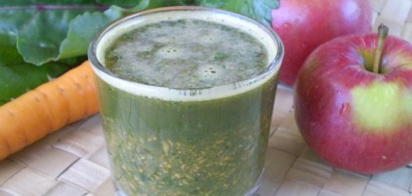 Зеленый коктейль с морковью