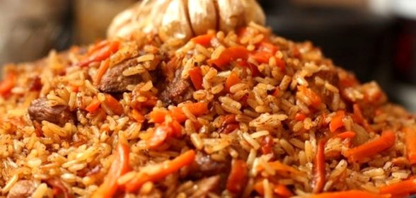 Плов из бурого риса со свининой