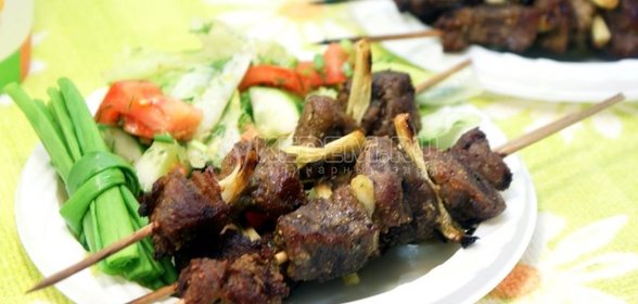 Шашлычки с салатом