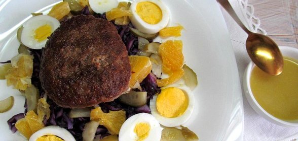 Домашний гамбургер с салатом