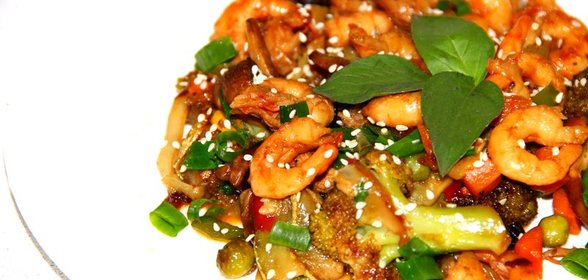 Креветки с овощами