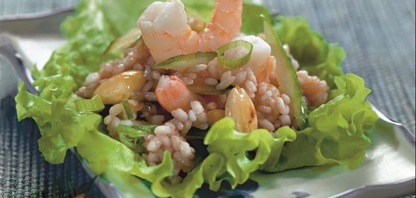 Рисовый салат с креветками