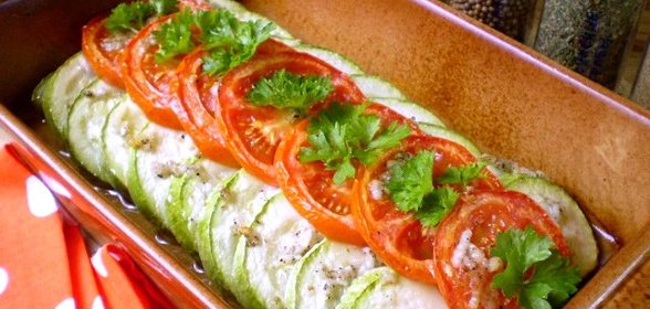 Запеченные кабачки с помидорами