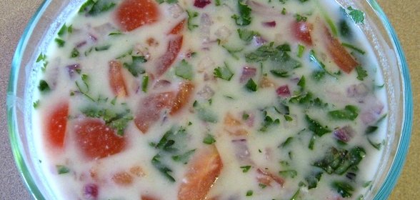 Райта с кресс-слататом и помидорами