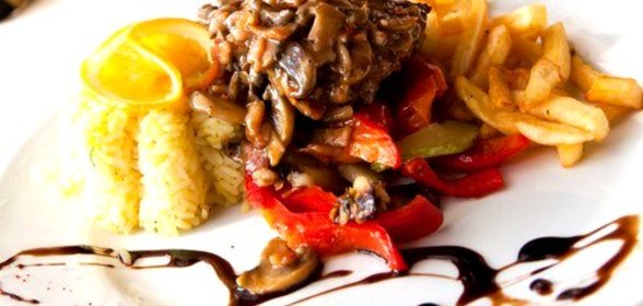 Запеченные лесные грибы с чесноком, ворчестерским соусом и тимьяном