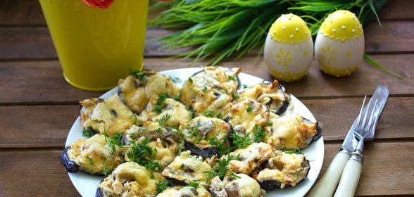 Баклажаны, фаршированные курицей и грибами