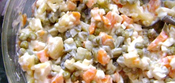 Салат из кальмаров с картофелем и морковью