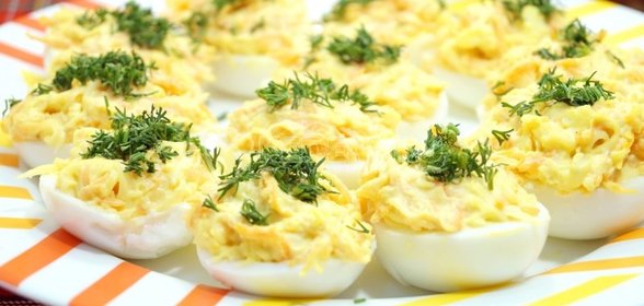 Фаршированные яйца с сыром