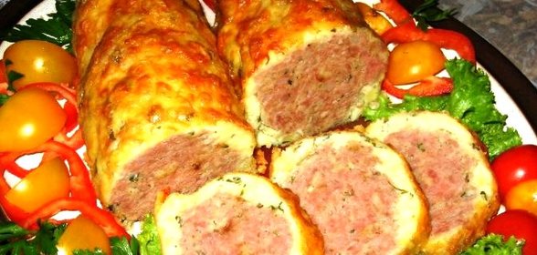 Мясной рулет в сырно-картофельной оболочке