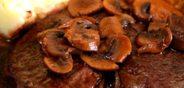 Грибное рагу с красным вином