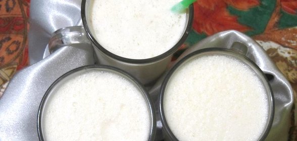 Молочный коктейль с бананом и мороженым