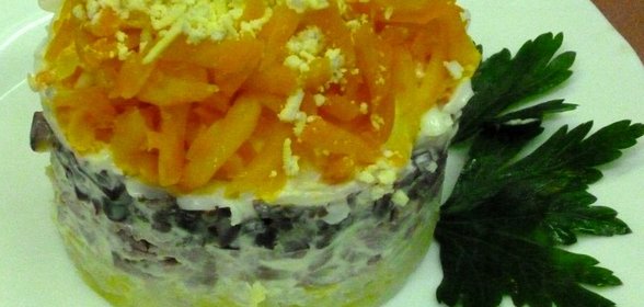 Салат с утиной грудкой и груздями