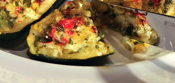 Цукини, фаршированные крабовым мясом