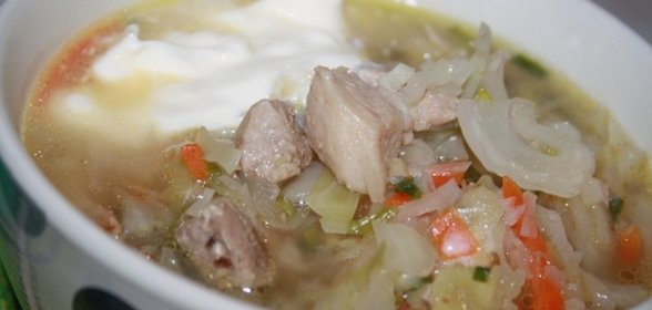 Щи со свежей капустой и свиной грудинкой