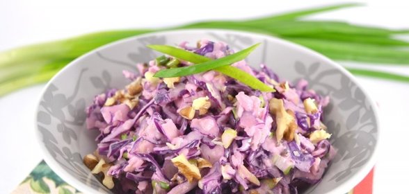 Салат из краснокочанной капусты с орехами