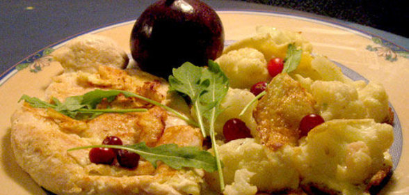 Курица и цветная капуста в омлете