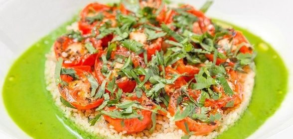 Теплый кускус с кремом из зеленой фасоли