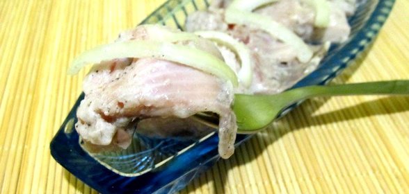 Сельдь маринованная