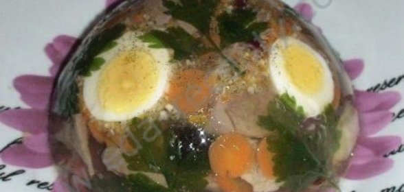 Заливное из говяжьего языка.