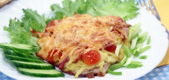 Помидоры с маслинами и сыром