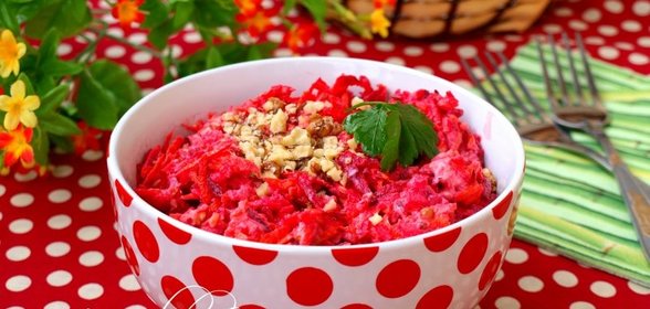 Салат со свеклой, морковью и яблоком