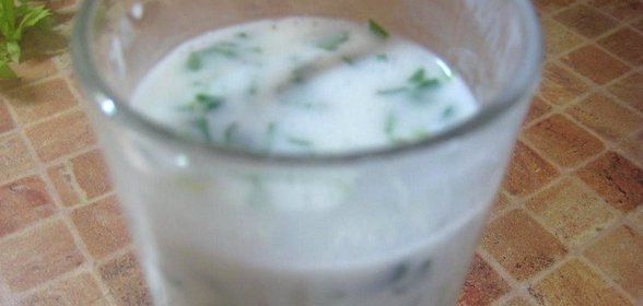 Айран с огурцом и сельдереем