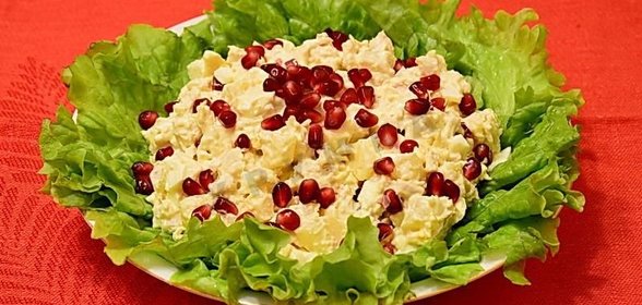 Салат с ананасом и гранатом