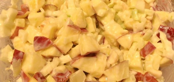 Салат из фенхеля и яблока с йогуртовой заправкой
