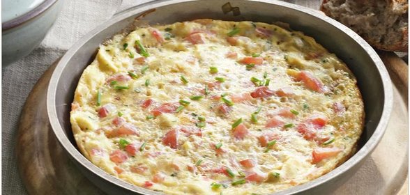 Омлет с помидорами