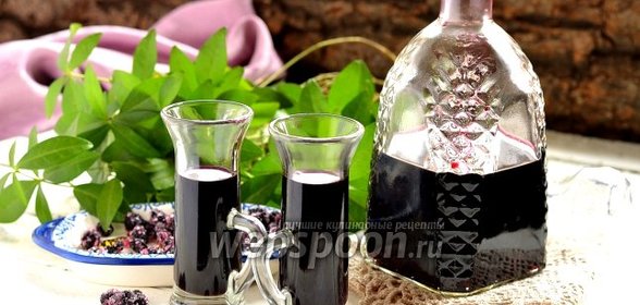 Настойка из чёрноплодной рябины