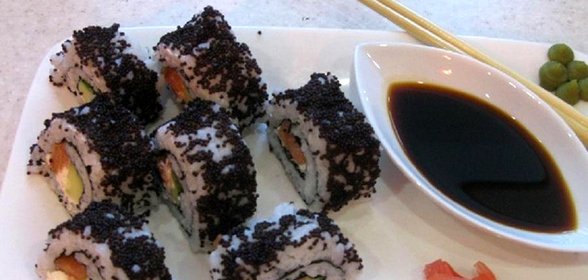 Роллы с семгой в икре летучей рыбы