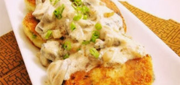 Картофельные котлетки с соусом