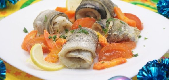 Рулетики из рыбы запеченные с овощами
