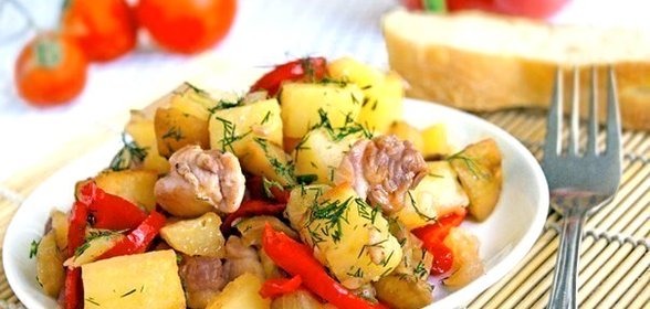 Куриное филе тушенное с картофелем, баклажанами и сладким перцем