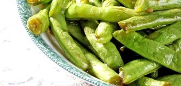 Зеленая фасоль в пряном арахисовом соусе