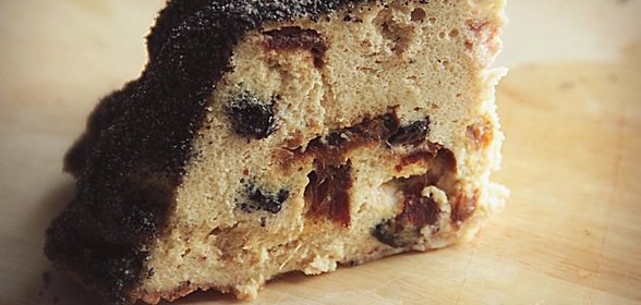 Творожная запеканка с маком и финиками