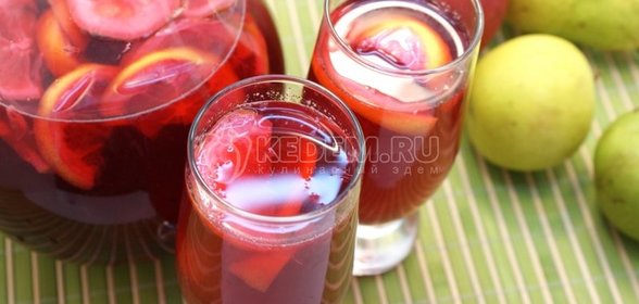 Вишневый компот с лимоном