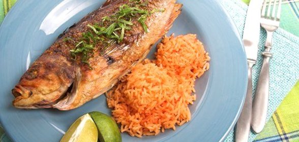 Дорада, запеченная с белым вином и хлебными крошками