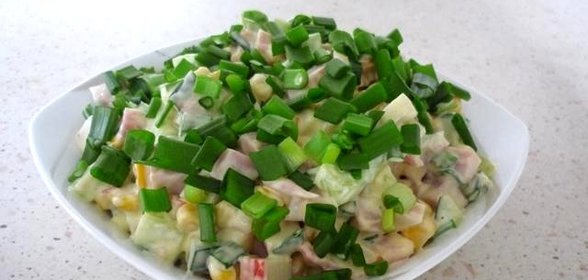 Быстрый салатик с кукурузой