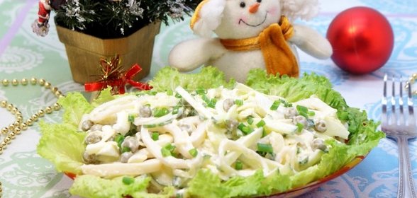 Салат с кальмарами