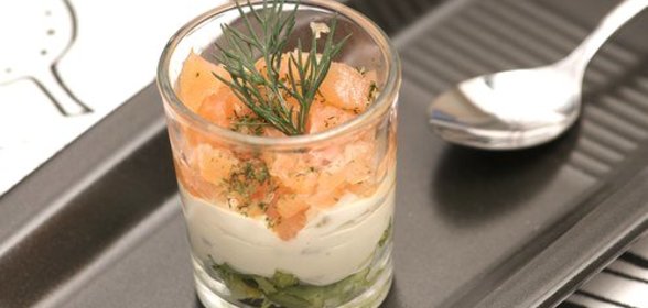 Закуска с копченым лососем