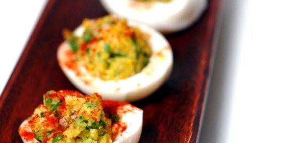 Фаршированные яйца с гуакамоле