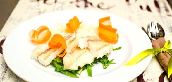 Макрурус с рисом басмати и соте из шпината и рукколы