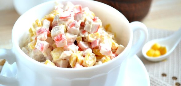 Салат с курицей и кукурузой