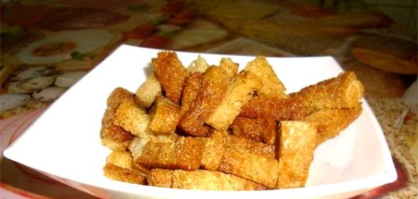 Гренки с чесноком в духовке