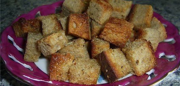 Чесночные сухарики