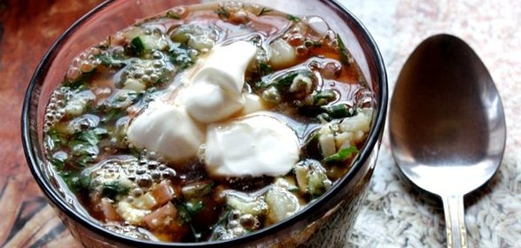 Окрошка на квасе с колбасой