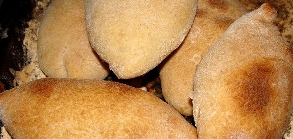 Бездрожжевые пирожки с портулаком на закваске