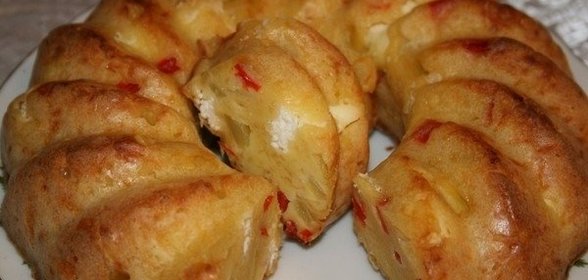 Мясной рулет с начинкой