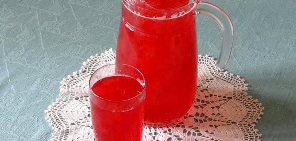 Компот из малины и яблок